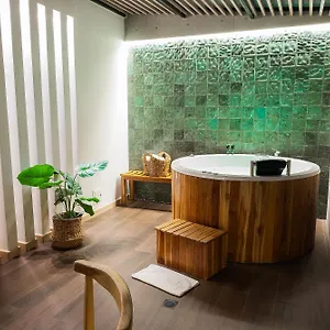 Black Tower Premium Hotell